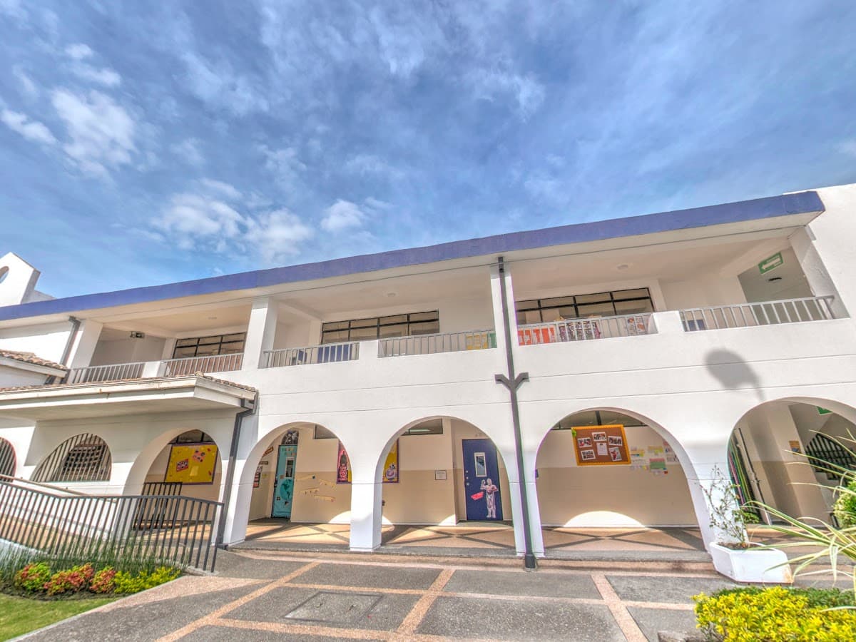 Academia Cotopaxi American International School — foto