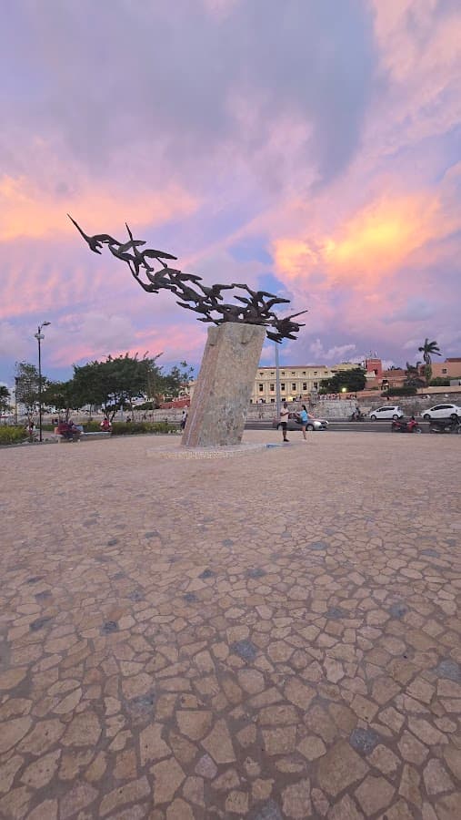 Monumento a los Alcatraces — foto