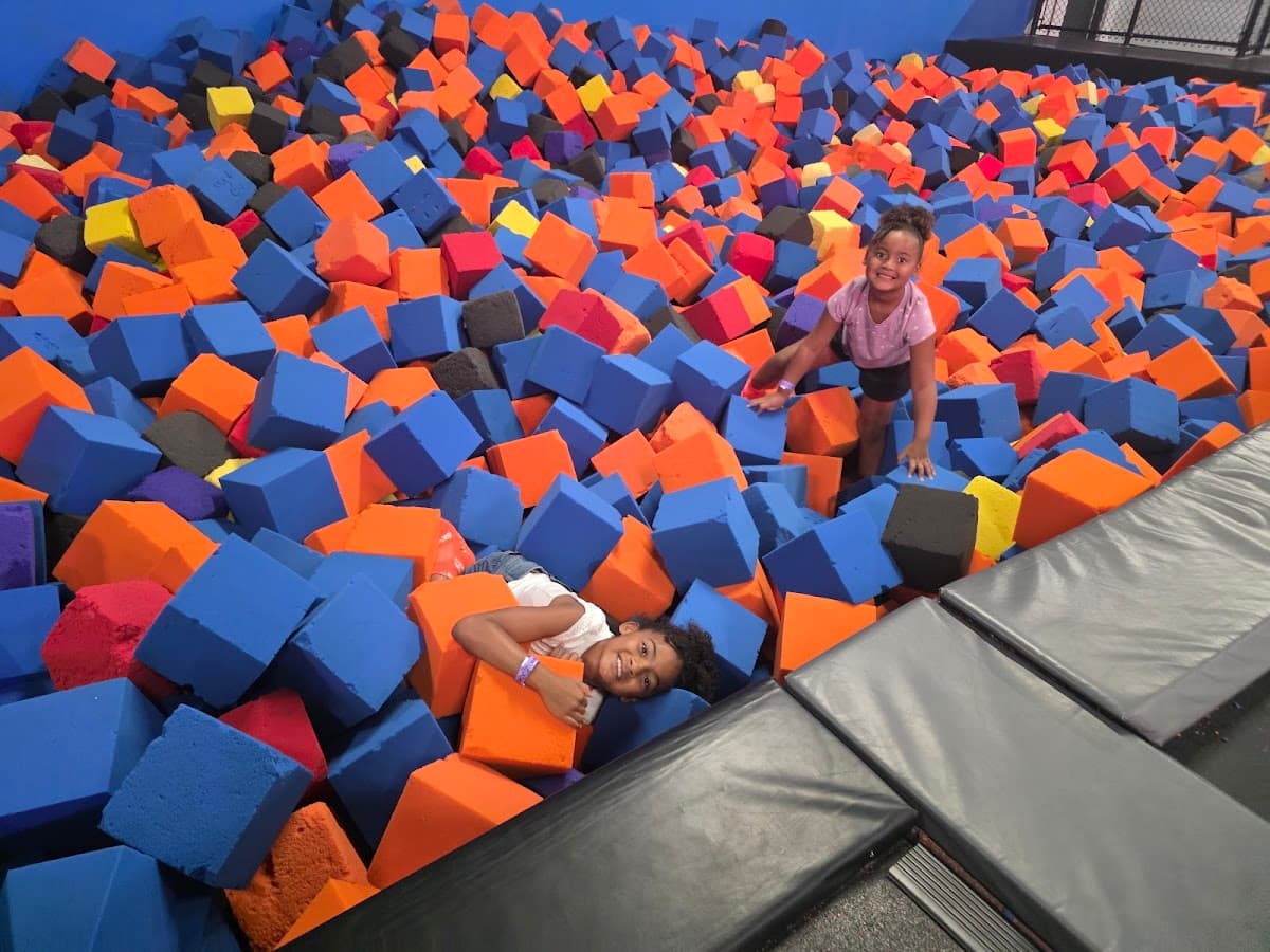 Sky Zone Trampoline Park — foto