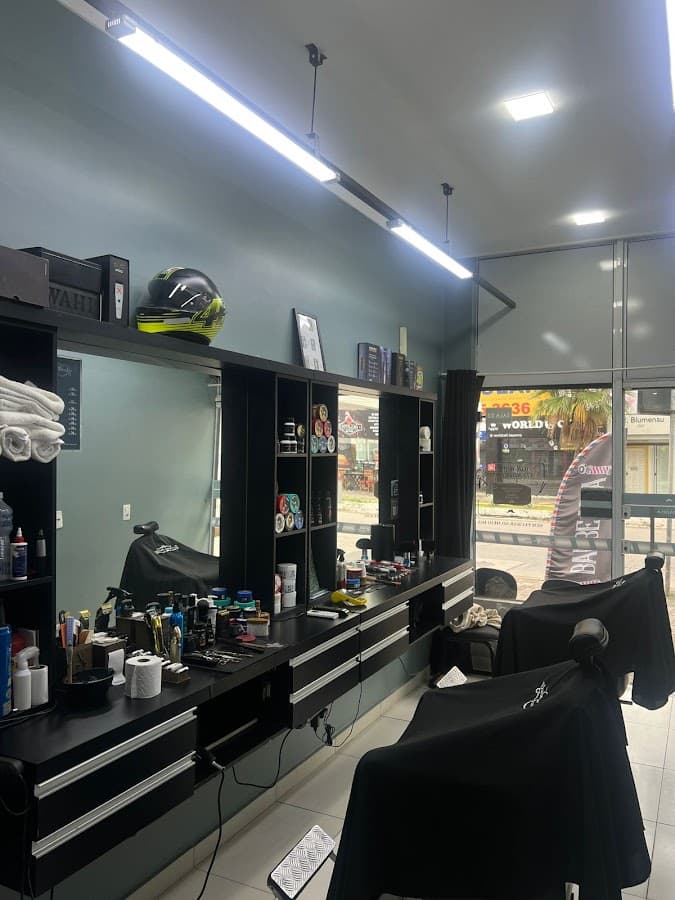 Barbearia Bender - Meia Praia 1ª Avenida — foto
