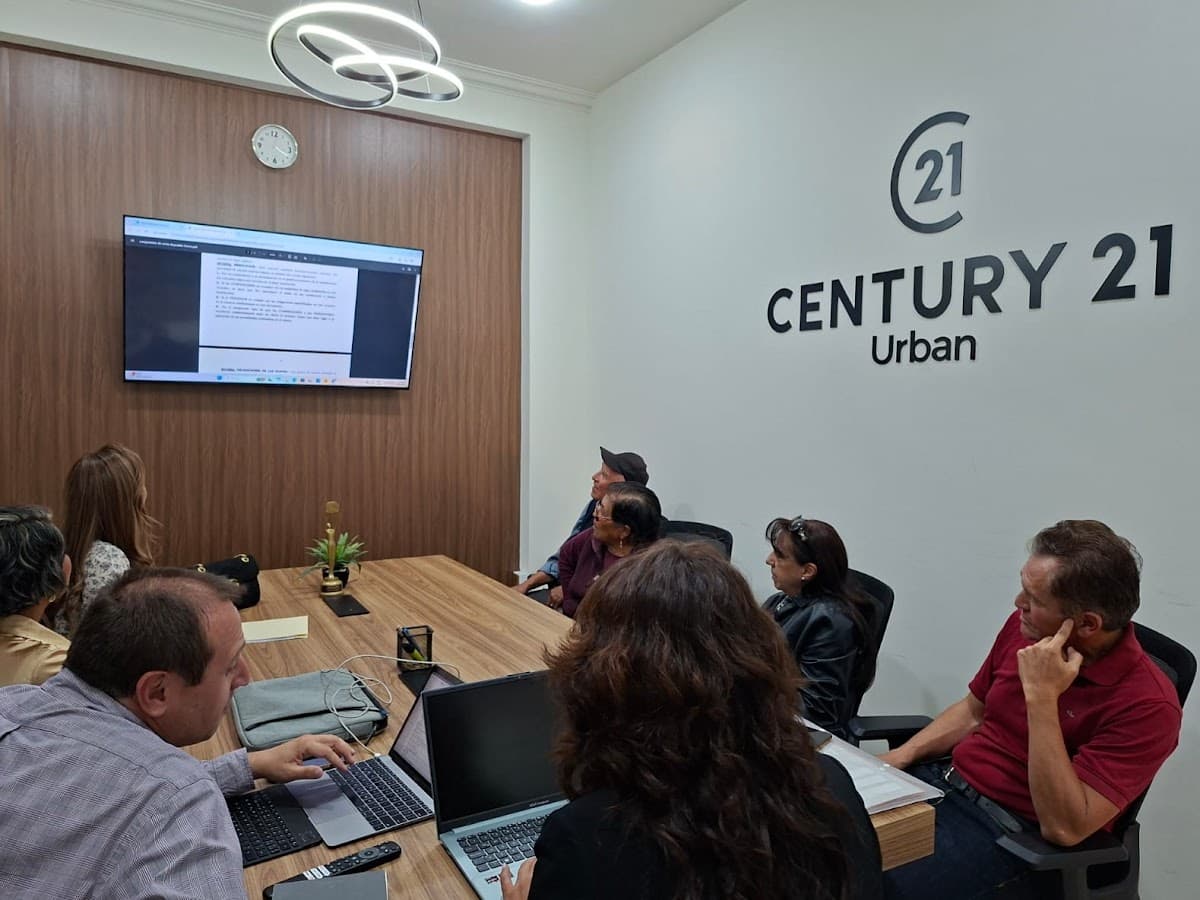 Century 21 Golden — foto