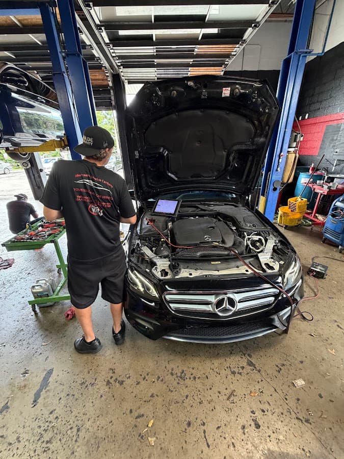 Mercedes Service Centers — foto