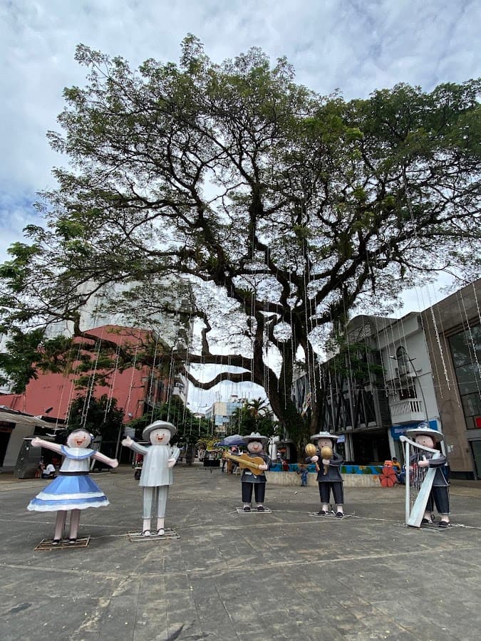 Plazoleta Los Centauros — foto