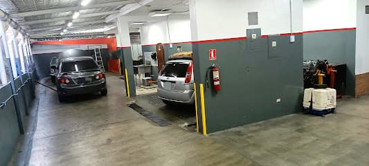 Academia Técnica de Mecánica Automotríz — foto