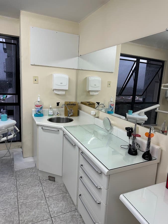 DENTISTA 24HS/ Clínica odontológica/ Urgência odontológica/ dentista Florianópolis/ consultório odontológico. — foto