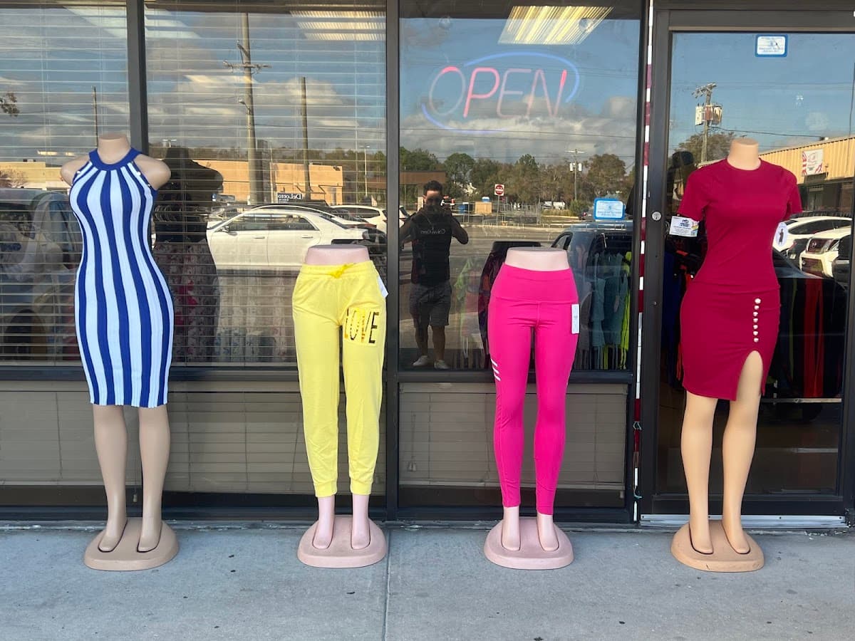 Las Américas clothes — foto
