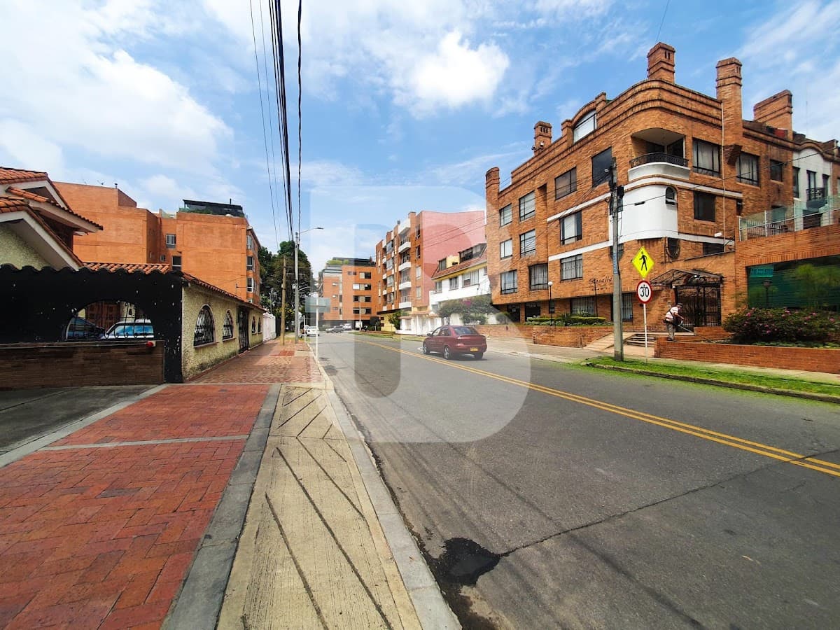Inmobiliarias en Bogotá Norte B&R, las mejores inversiones Inmobiliarias, Finca Raíz — foto