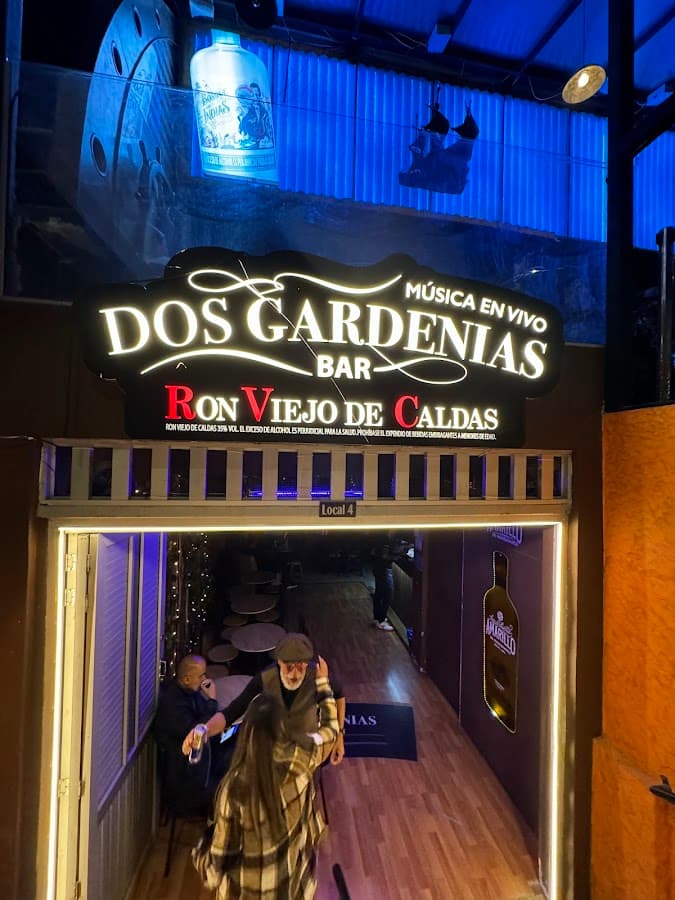 Dos Gardenias Bar