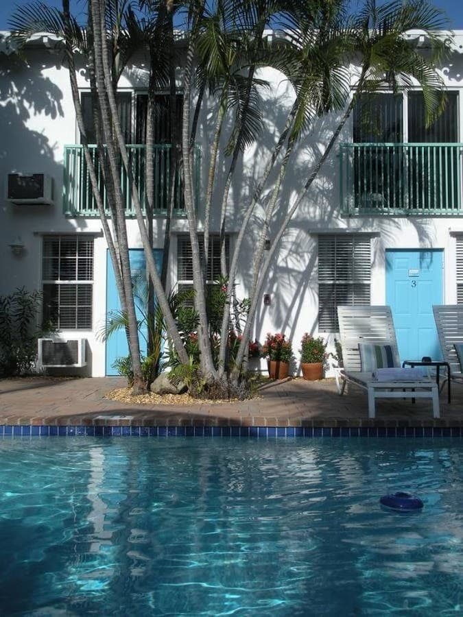 Las Olas Guesthouse @ 15th Avenue