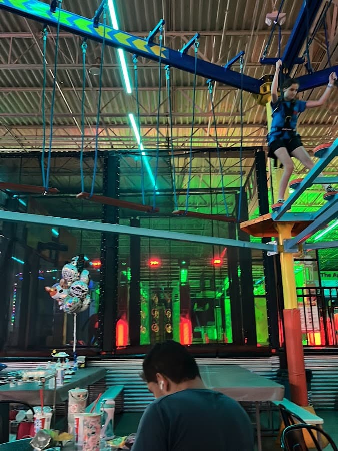 Urban Air Trampoline and Adventure Park — foto
