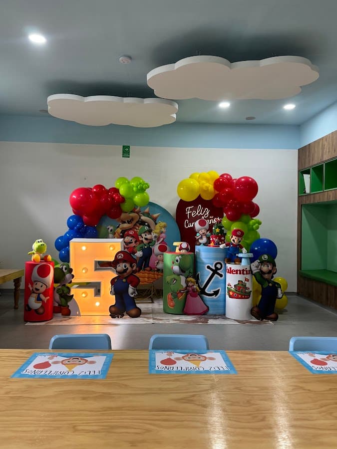 Parque infantil YupiJump Belaire Plaza - Playground & Trampolines — foto