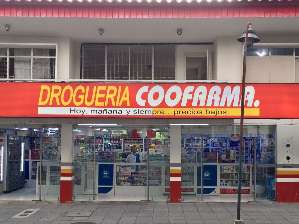 Farmacia Y Droguería La Gran 21 — foto