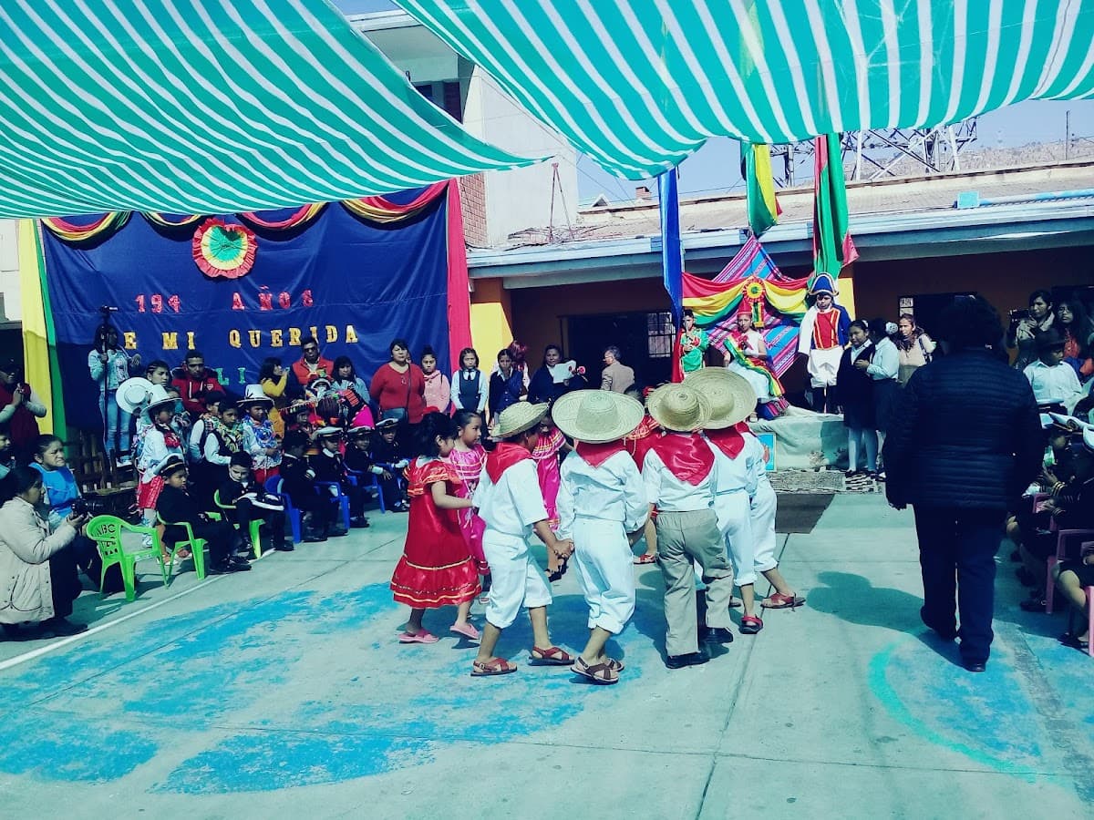 Colegio "Bicentenario La Paz" — foto