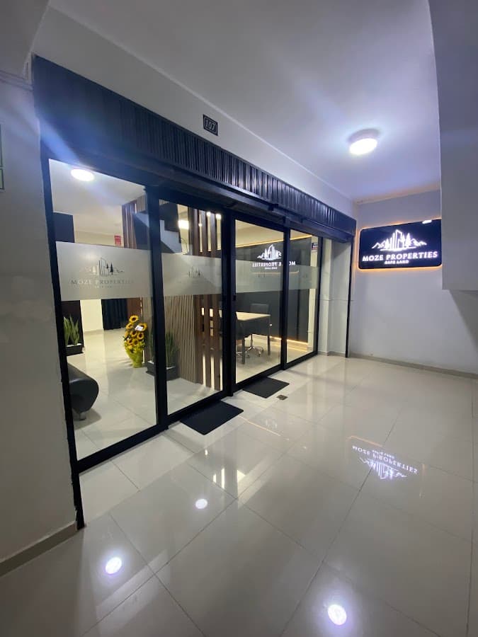 Moze Properties — foto