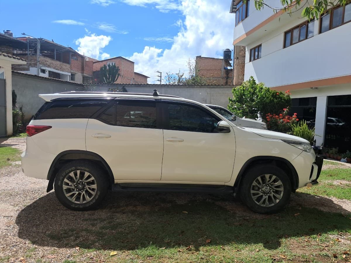 VIERA RENT A CAR TRUJILLO - alquiler de autos camionetas van minivan bus