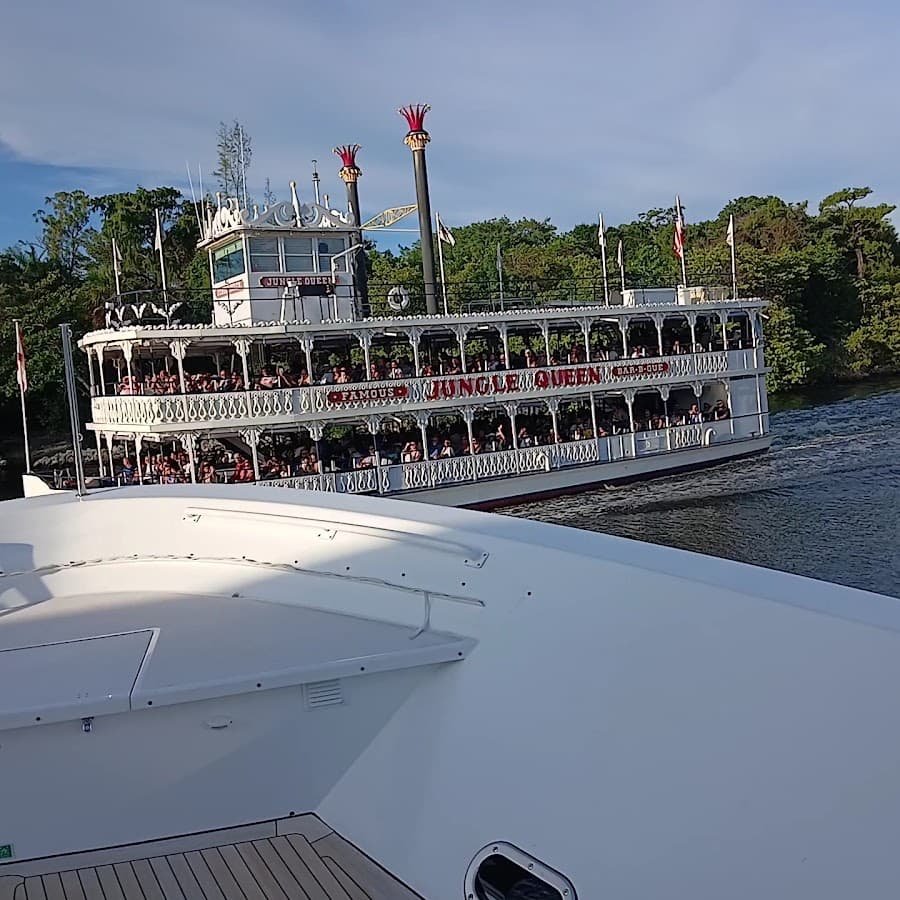 Jungle Queen Riverboat — foto