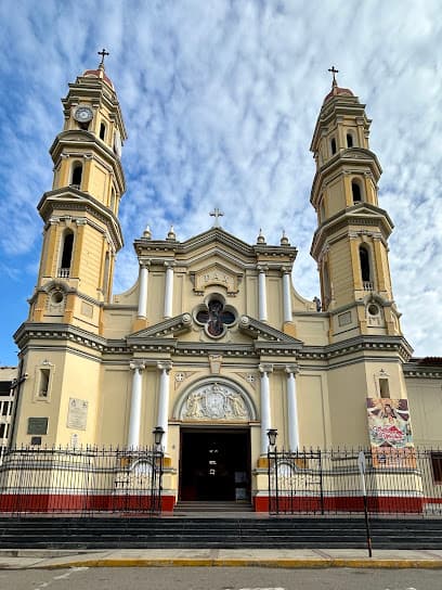 Basílica Catedral San Miguel Arcángel - Arquidiócesis Metropolitana de Piura y Tumbes