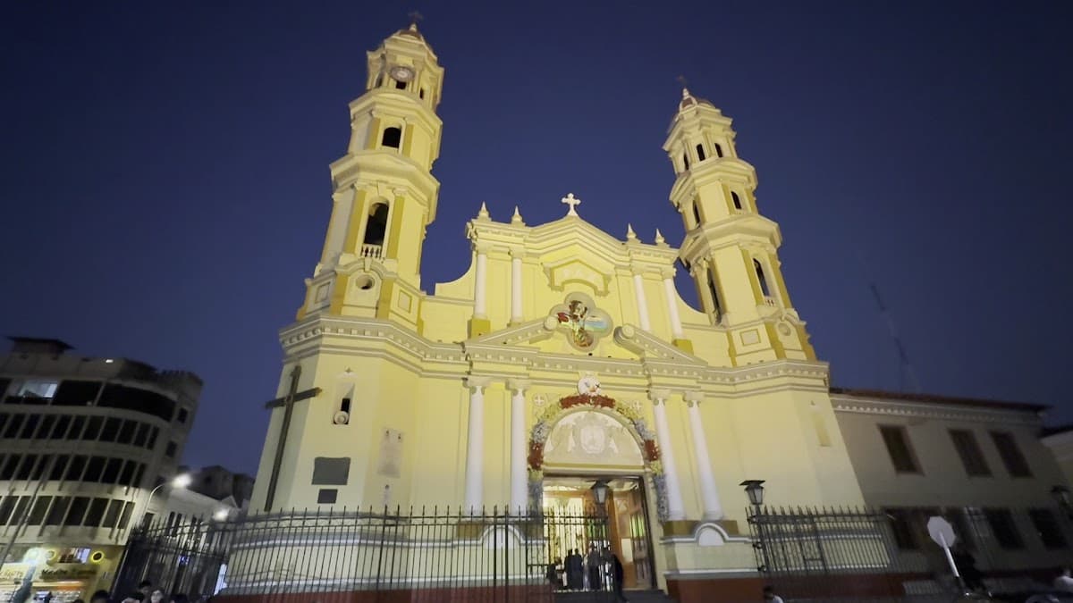 Basílica Catedral San Miguel Arcángel - Arquidiócesis Metropolitana de Piura y Tumbes — foto