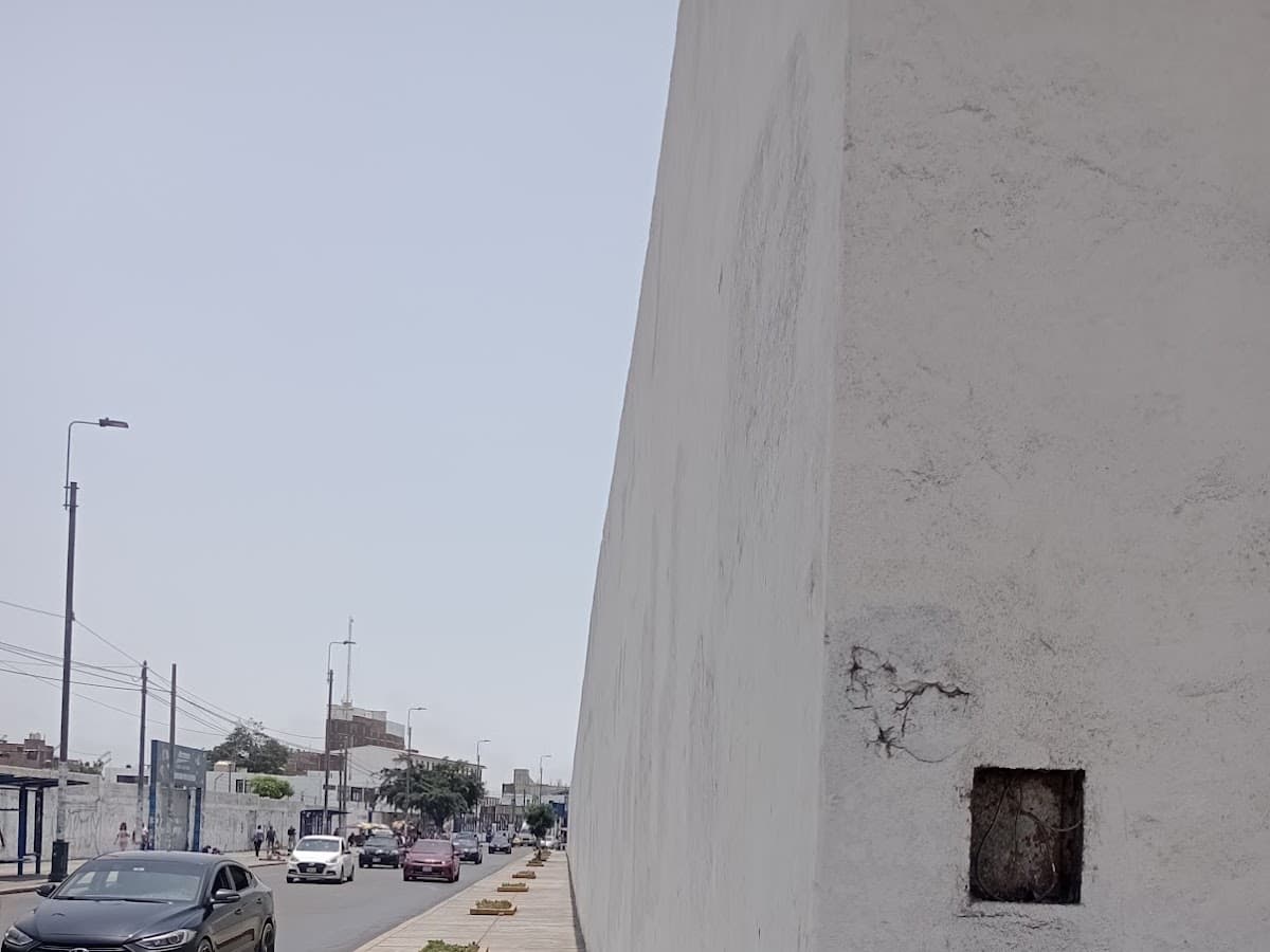 Portada de la Sierra ( Resto de La Antigua Muralla de Trujillo ) — foto