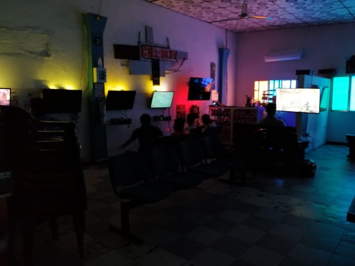 1987 entertainment & games — foto