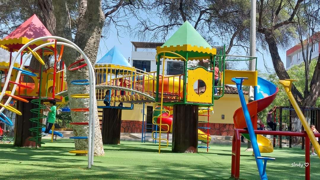 Zona de juegos infantiles — foto
