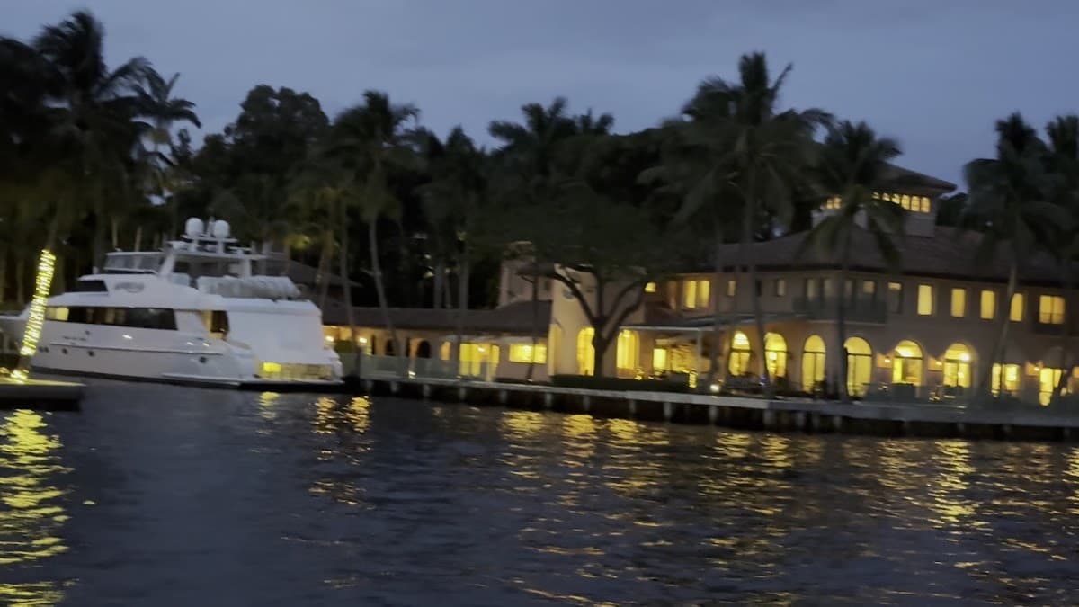Riverfront Sightseeing Cruises — foto