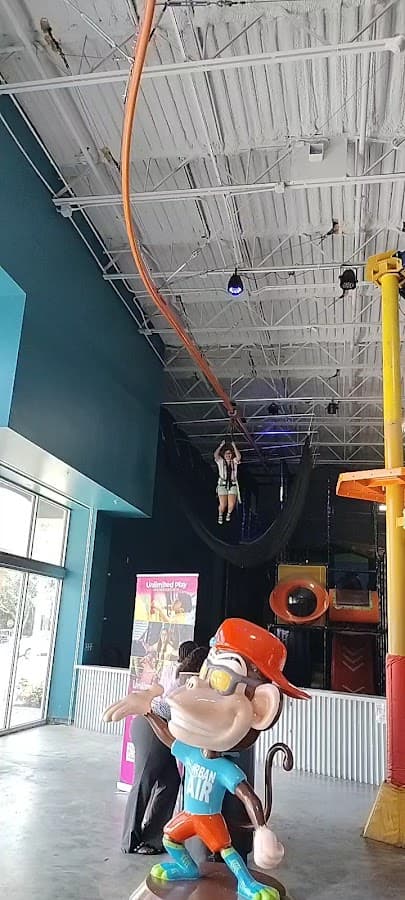 Urban Air Trampoline and Adventure Park — foto
