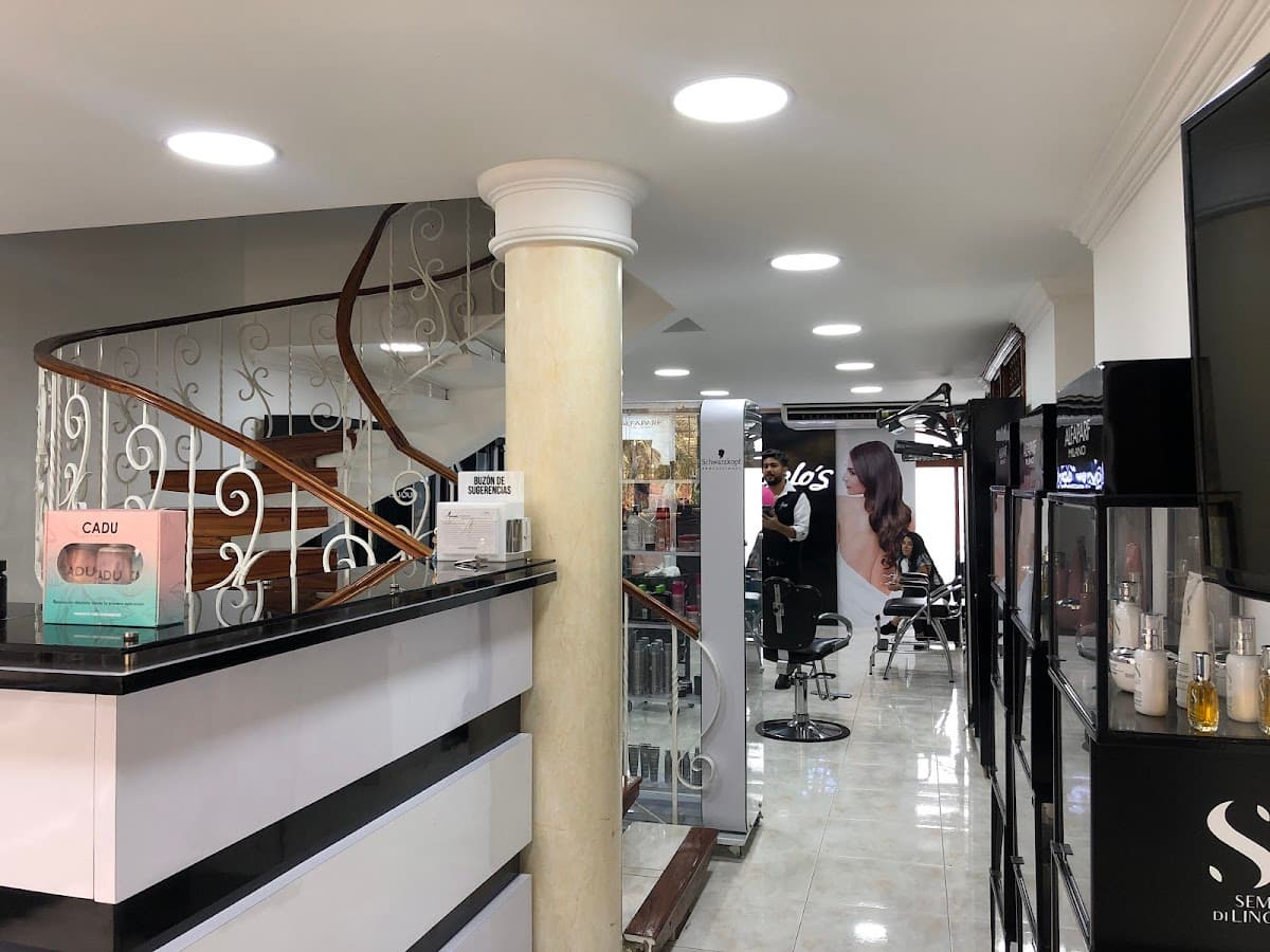 Marcelo's Peluquería Cali-Cortes bob Cali-Corte capas cali-Cortes pixie Cali-Balayage Cali-Academia de belleza Cali — foto