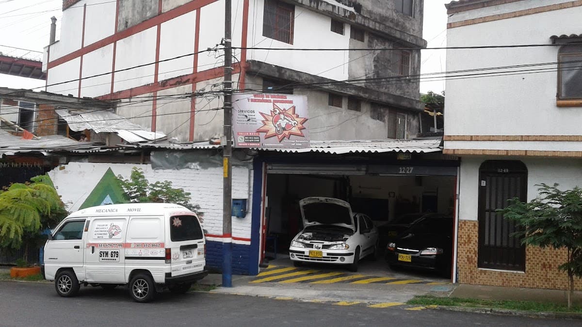 Taller De Mecánica Y Electronica Automotriz — foto
