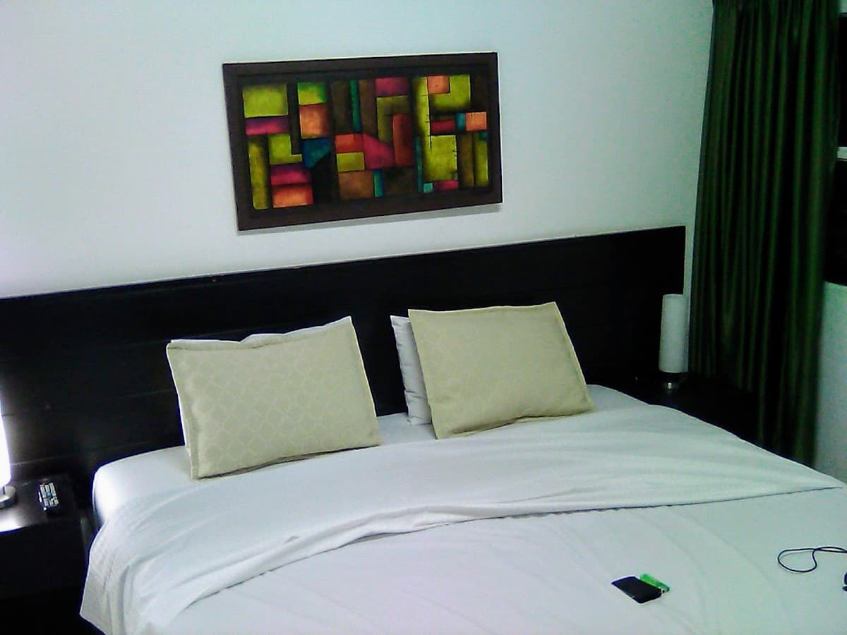 hostal lleras calle 8 — foto