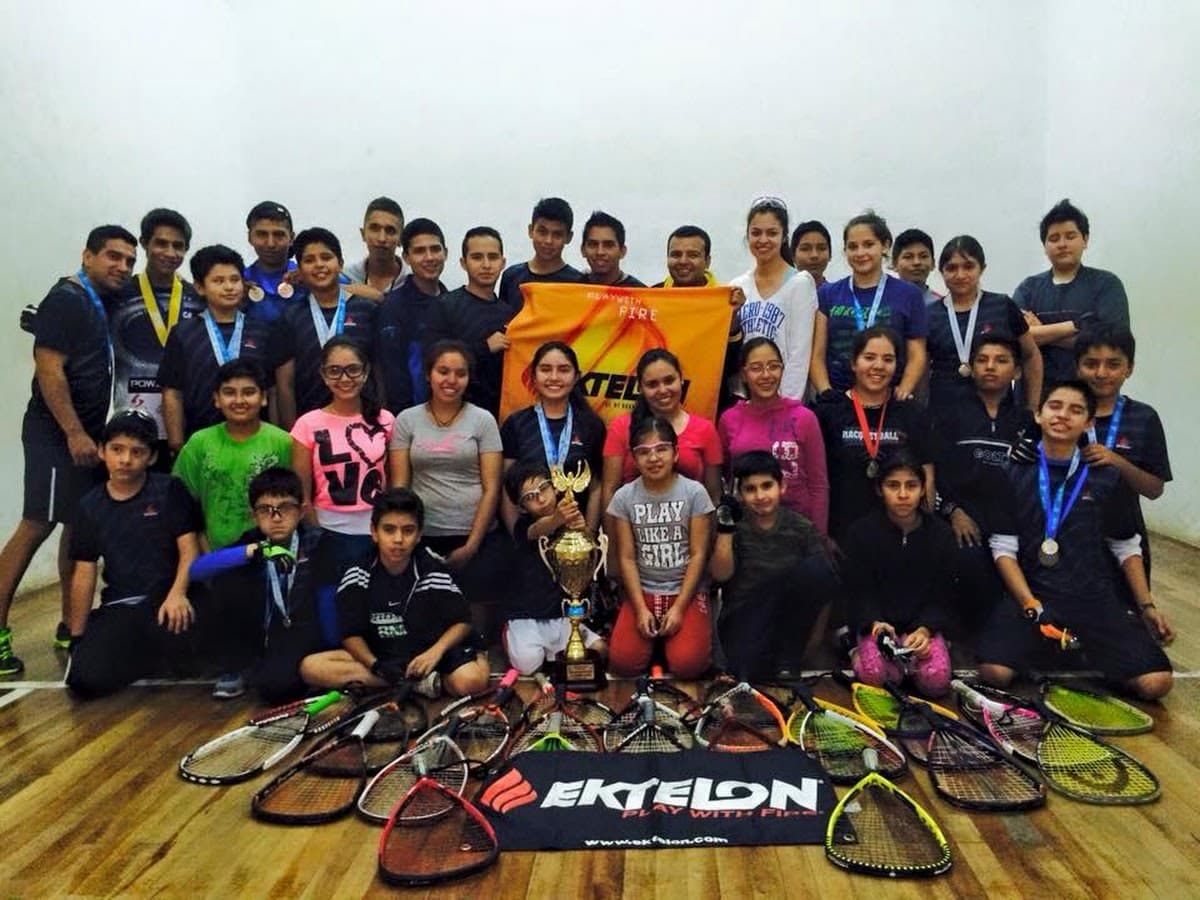 Raquet-wally Tauro
