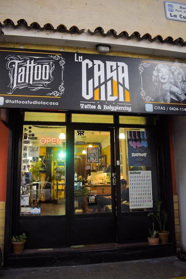 TATTOO STUDIO LA CASA & BODYPIERCING