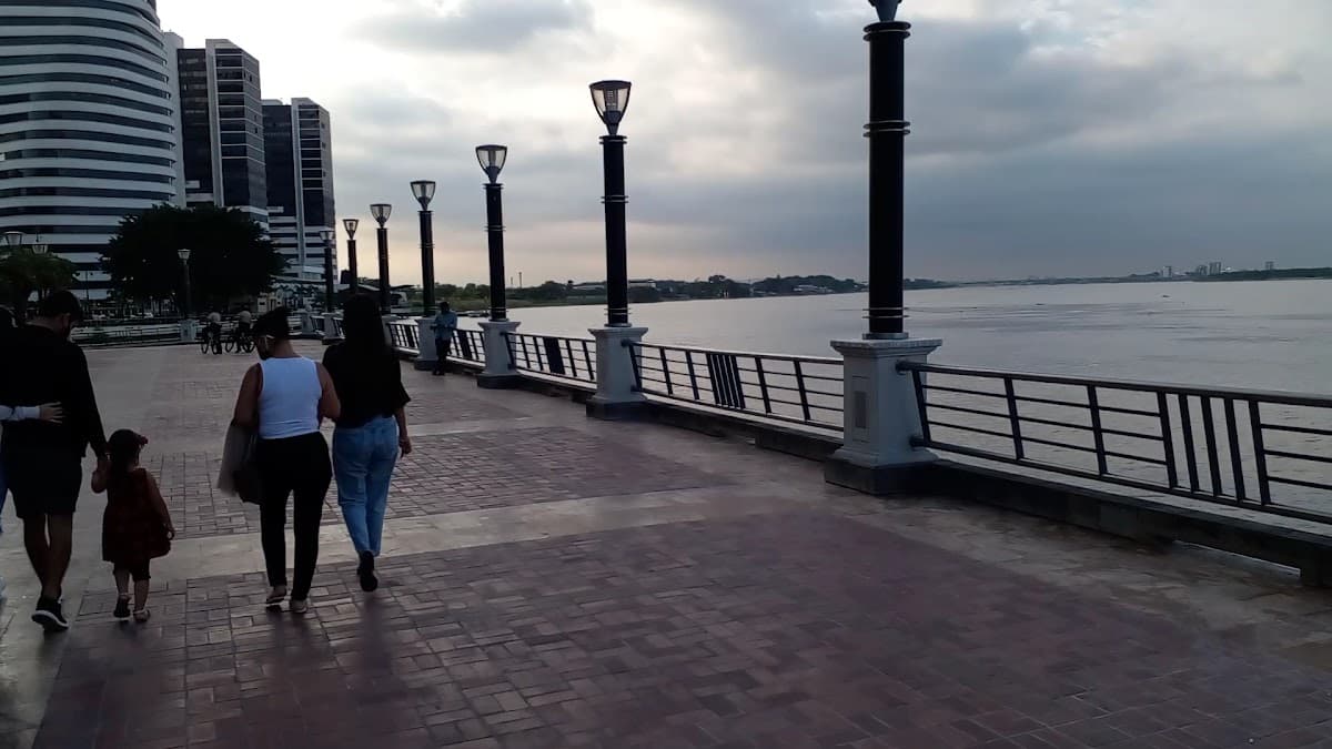 Malecon Puerto Santa Ana — foto