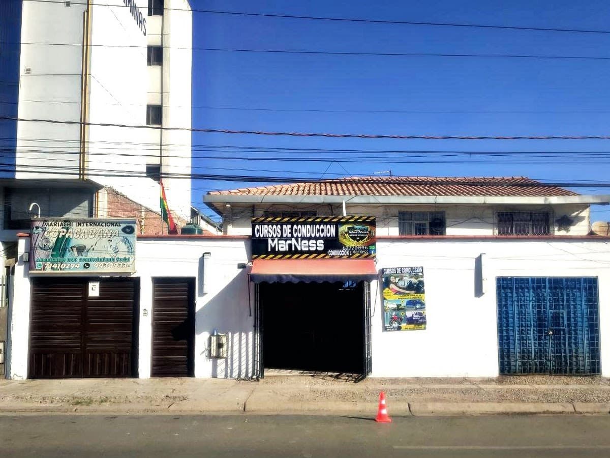 Escuela tunari — foto