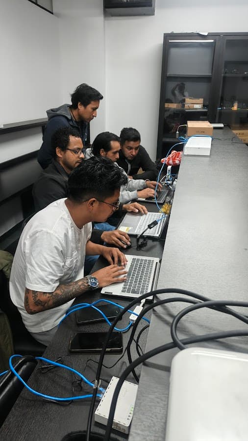 Instituto Tecnológico Universitario Quito Metropolitano - ITSQMET - Campus Sur — foto
