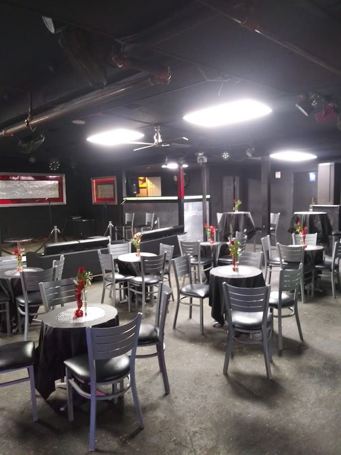 Club Lavilla & Liquors