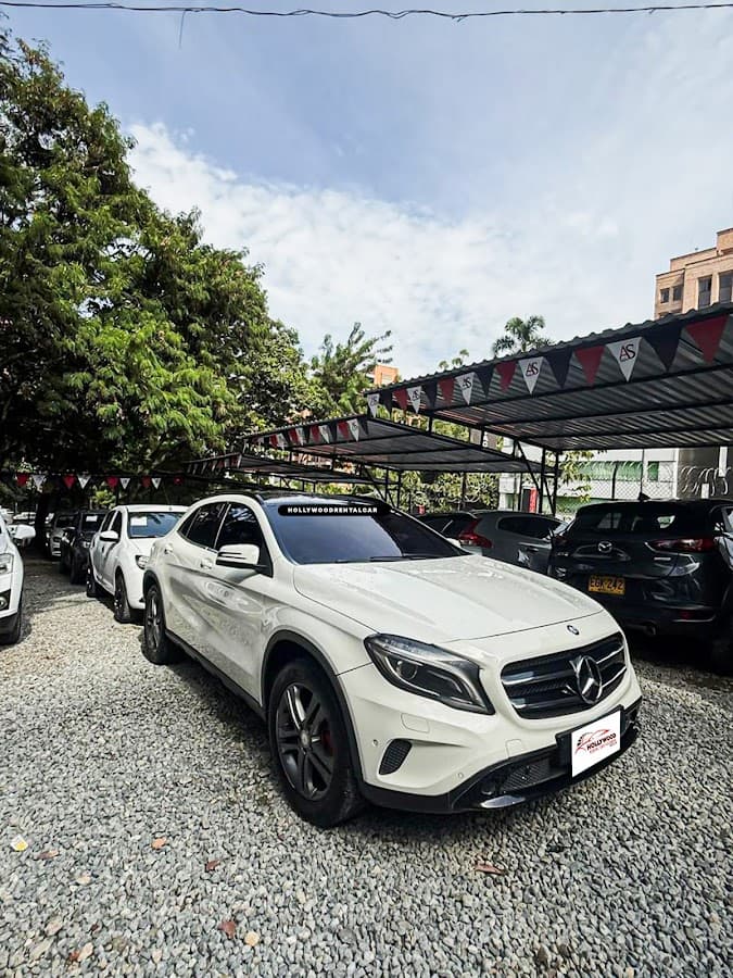 Hollywood Rental Car Medellín — foto