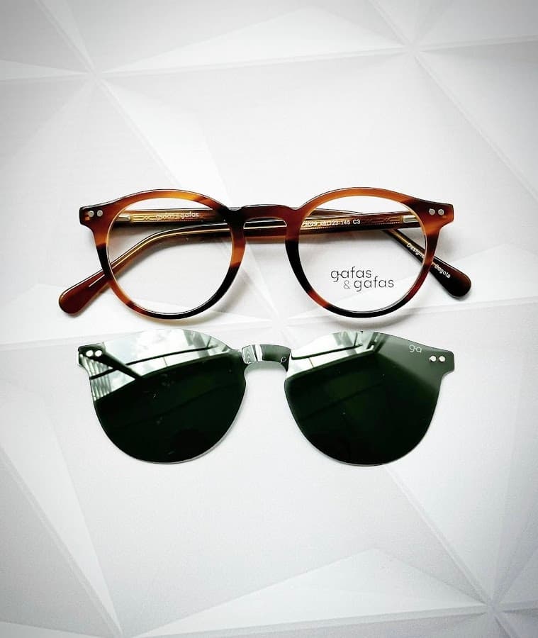 Gafas y Gafas Calle 122 — foto