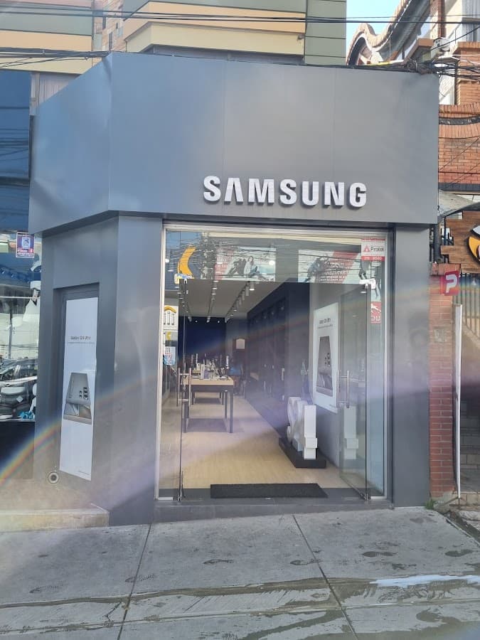 SAMSUNG EXPERIENCE STORE - SHOPTIC