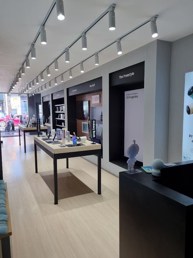 SAMSUNG EXPERIENCE STORE - SHOPTIC — foto