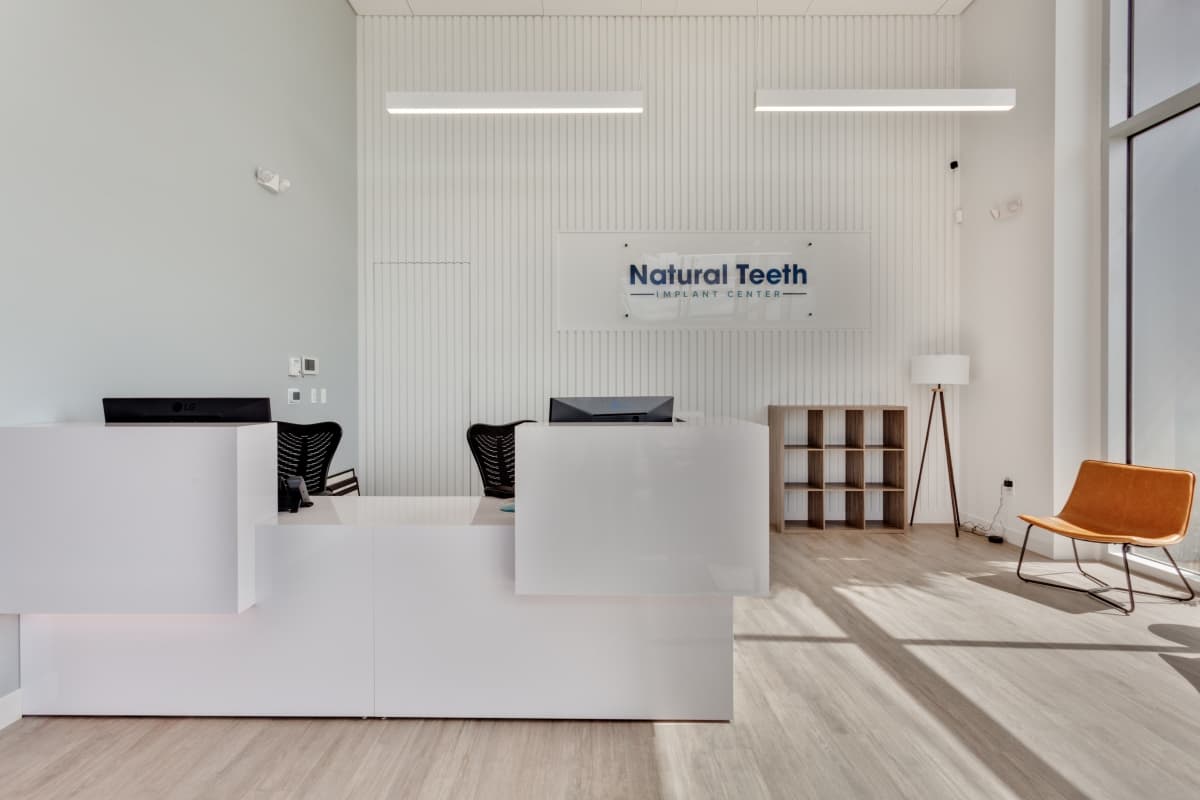 Natural Teeth Implant Center & Oral Surgery — foto