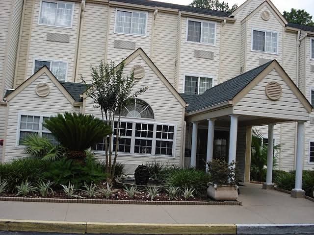 Hometown Inn & Suites