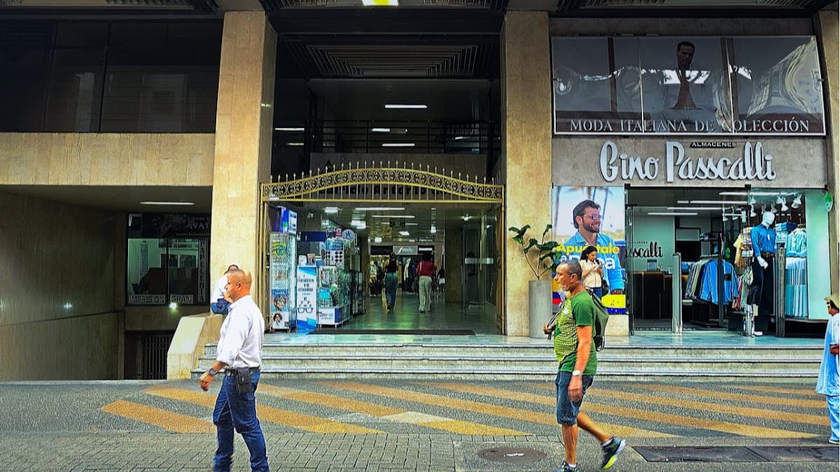 Opticos Colombia | Lentes de Sol | Monturas y Armazones en Pereira