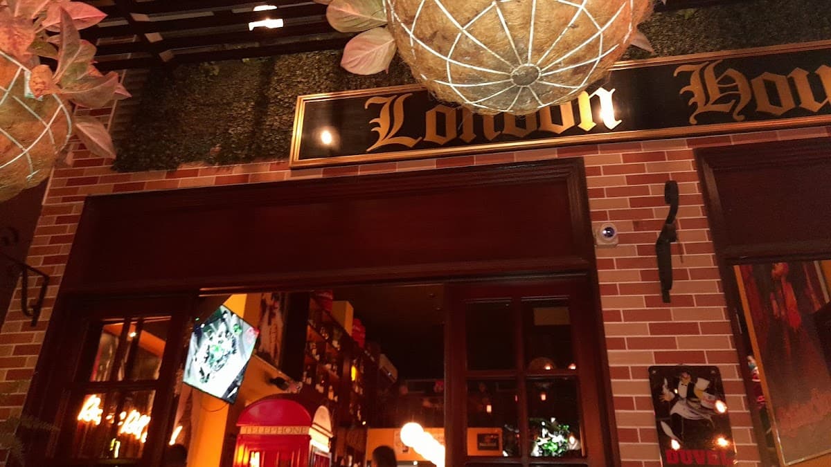 London House Pub Bar