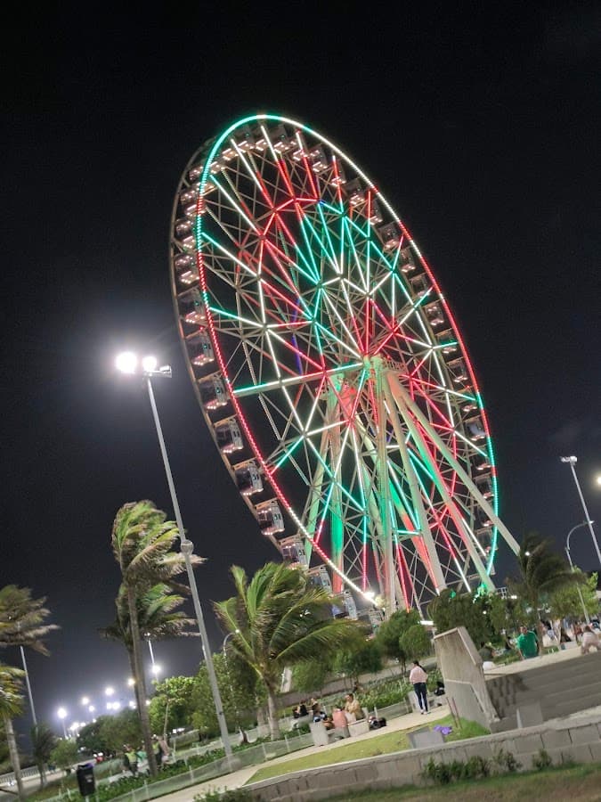 Luna del Rio Barranquilla/ Barranquilla Ferris Wheel