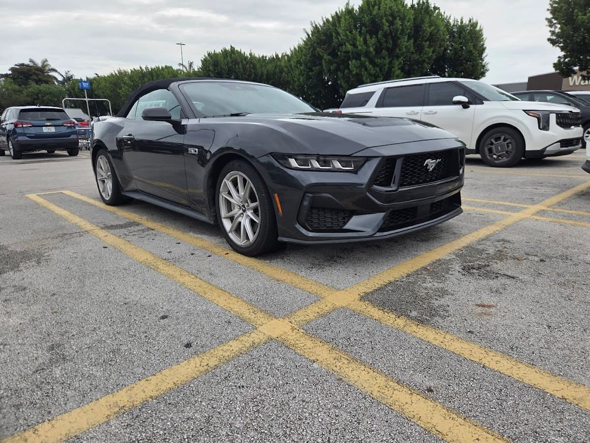 Miami Convertibles Car Rental — foto