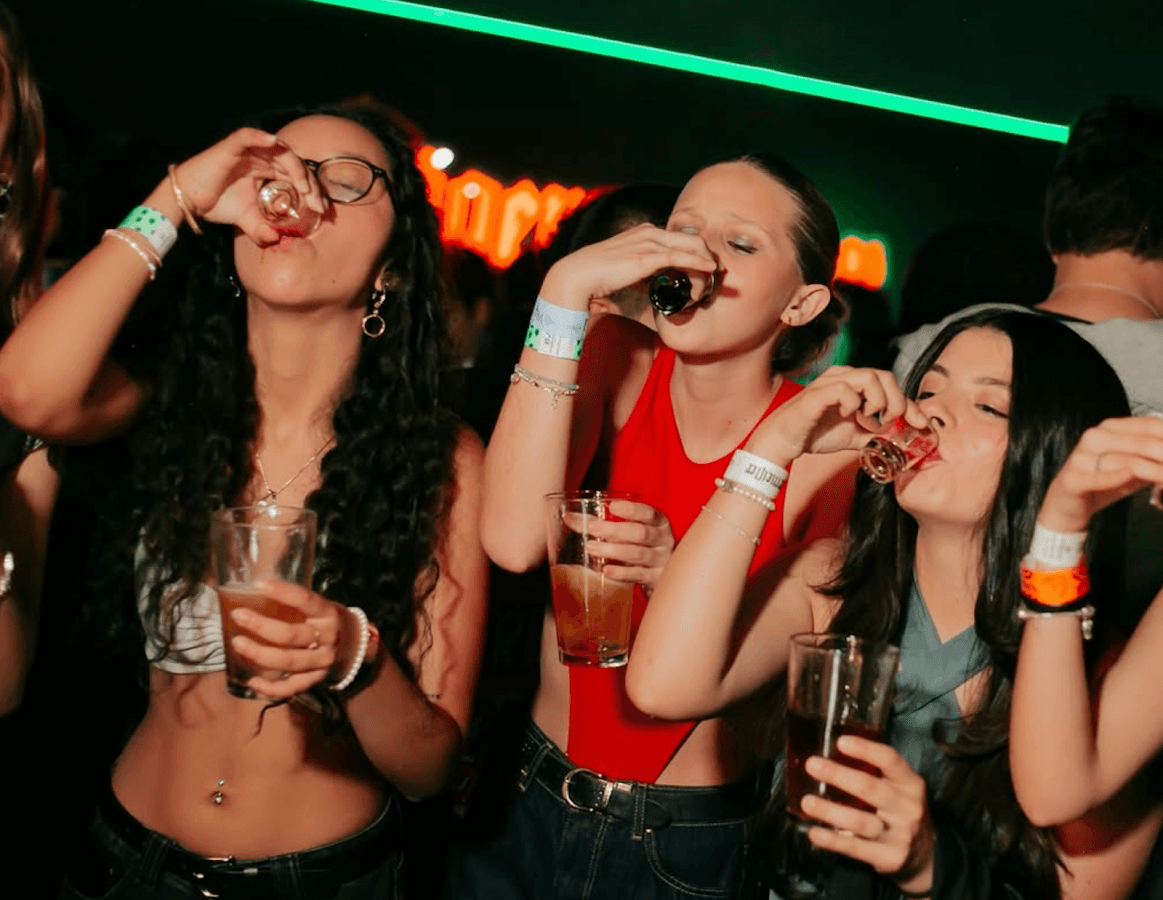 BLACK MOON - Bar club