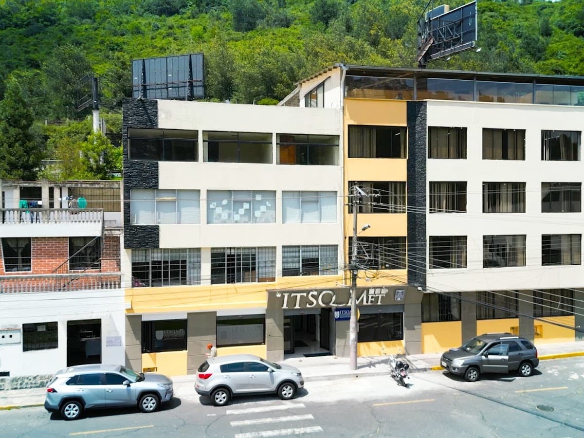 Instituto Superior Universitario Central Técnico — foto