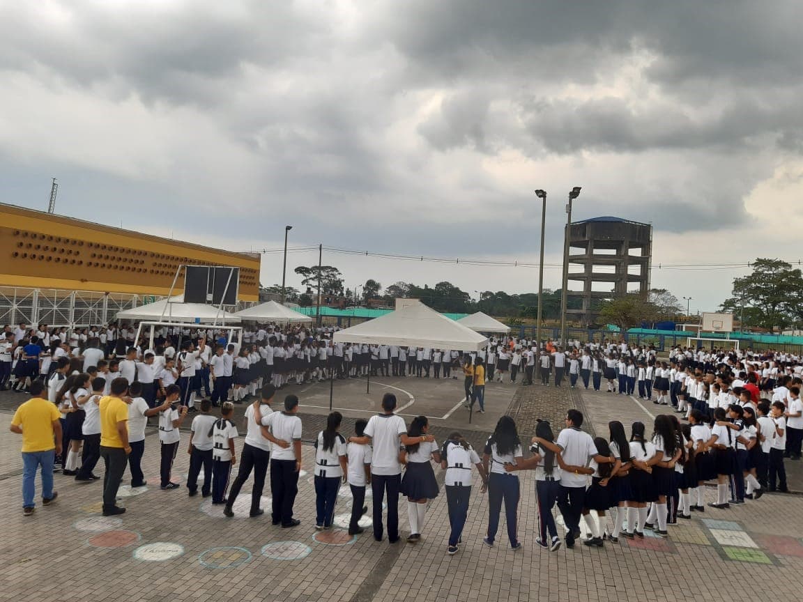 Colegio MALALA YOUSAFZAi cargador 3 16 — foto