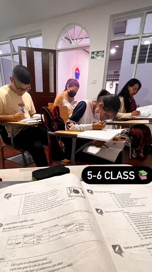 Macarthur English Academy — foto